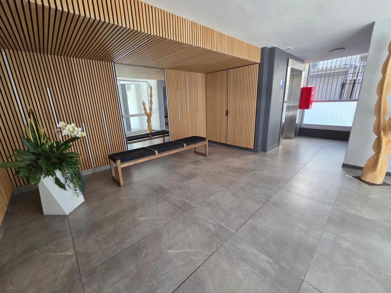 To Let 3 Bedroom Property for Rent in Sea Point Western Cape